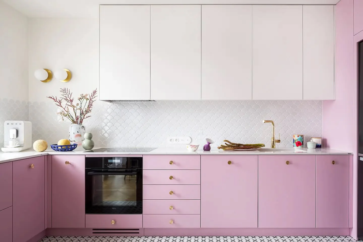 Fish-Scale Tiles Add a Subtle, Scalloped Texture